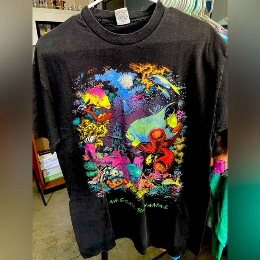 Vintage Mens black t shirt fish/sea life Nassau, Bahamas sz: L